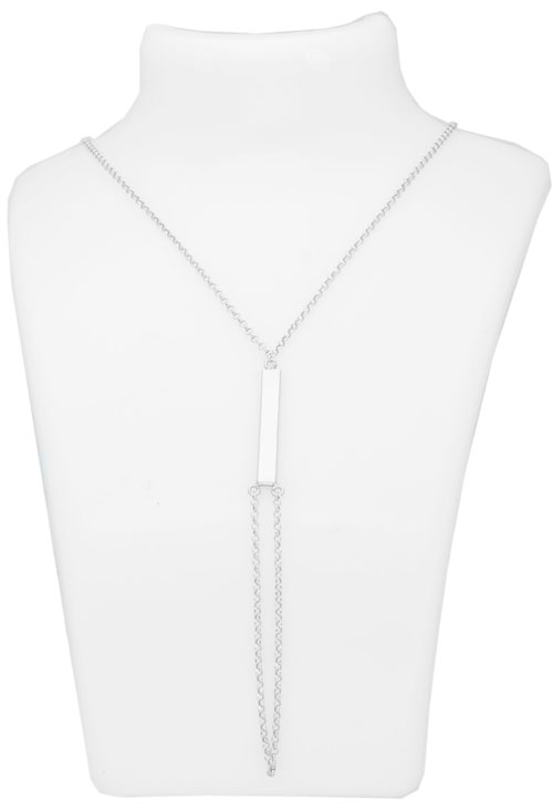 Gargantilla de plata motivo chapa rectangular gargantilla de plata foto para web en expositor