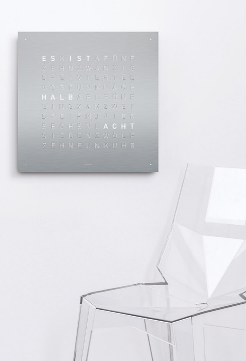 Qlocktwo Stainless Steel Brushed Weiss reloj pared letras de 45x45 Cms Qlocktwo Stainless Steel Brushed Weiss reloj de pared letras colgado