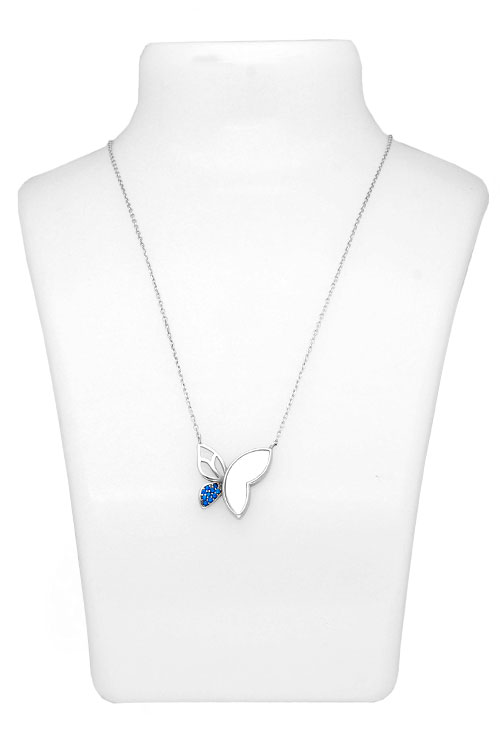 Gargantilla de plata motivo mariposa de madreperla gargantilla plata mariposa nacar fotografia en expositor para parrilla web de joyeria online