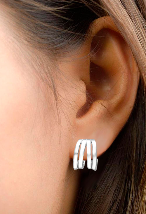 Pendientes de plata arete cuatro bandas aretes de plata cuatro bandas fotografia fotomontaje modelo para web