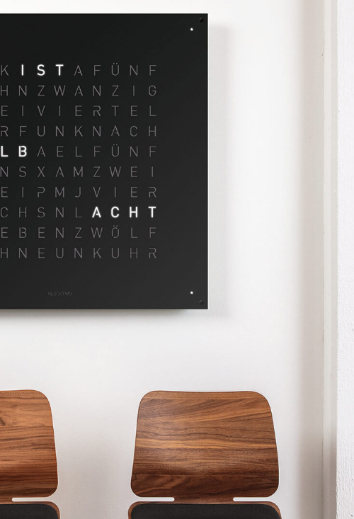 Qlocktwo Stainless Steel Black Pepper reloj pared grande 90x90 Cms vista parcial