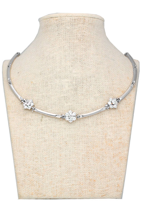 Gargantilla oro blanco de 18 ktes rígida con circonitas 037_G38920 Gargantilla oro blanco de 18 ktes rígida con circonitas 037_G38920 en busto