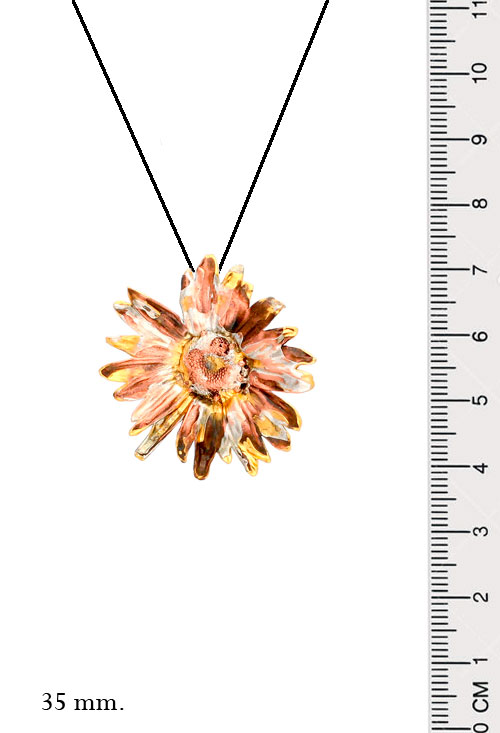 Colgante hoja natural de margarita bañada en oro terminación bosque 270_MARGAR-F-4-4 Colgante hoja natural de margarita bañada en oro terminación bosque 270_MARGAR-F-4-4 medidas