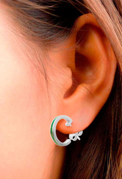 Pendientes de plata criollas con esmalte verde central 266_018841-1-1-15-VR Pendientes de plata criollas con esmalte central 266_018841-1-1-15-VR modelo