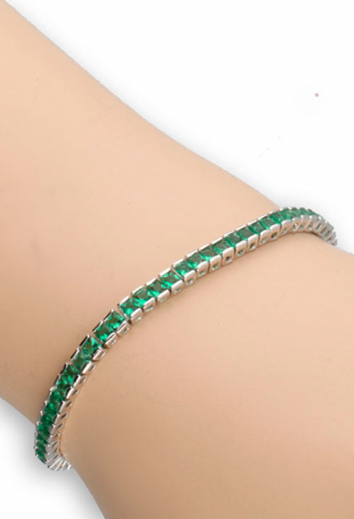 Pulsera con piedras color verde tipo Riviere 291_P31940-V Pulsera con piedras verdes tipo Riviere 291_P31940-V en muñeca