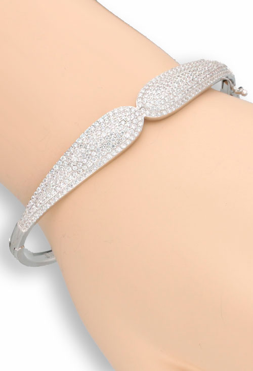 Pulsera de plata rígida con motivo cuajado de circonitas 291_PU62458 Pulsera de plata rígida con motivo cuajado de circonitas 291_PU62458 puesta