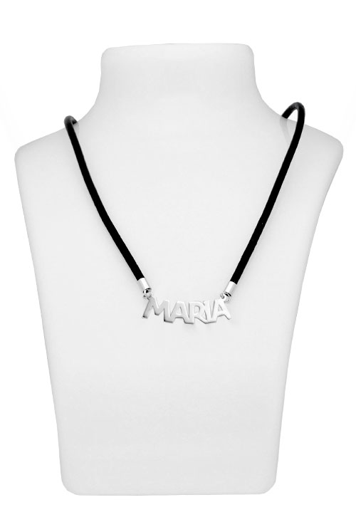 Gargantilla plata y cuero nombre Maria gargantilla plata y cuero nombre maria foto en expositor nombre para web joyeria el rubi joyeros