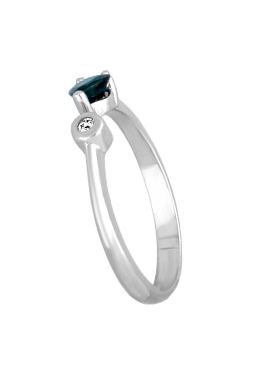 Anillo plata con diamante y zafiro fino Elegía anillo plata con diamante y zafiro mont petit diamant elegia fotografia para web el rubi joyeros toma lateral