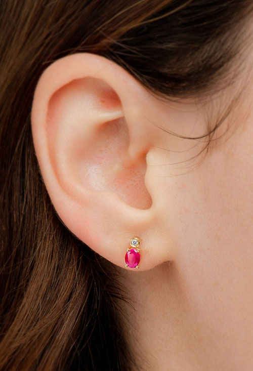 Pendientes plata chapada rubíes finos y diamante pendientes plata chapada rubi y diamante foto modelo fisico marca mont petit diamand