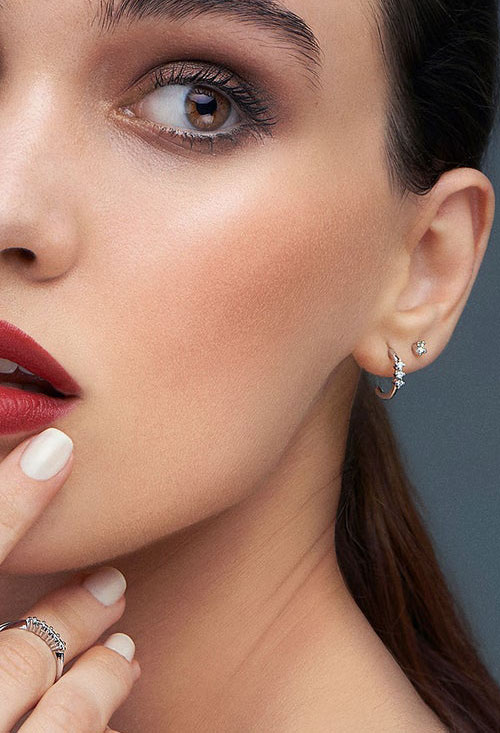 Pendientes plata con diamantes Etoile pendientes plata con diamantes etoile fotografia con modelo para parrilla web el rubi joyeros