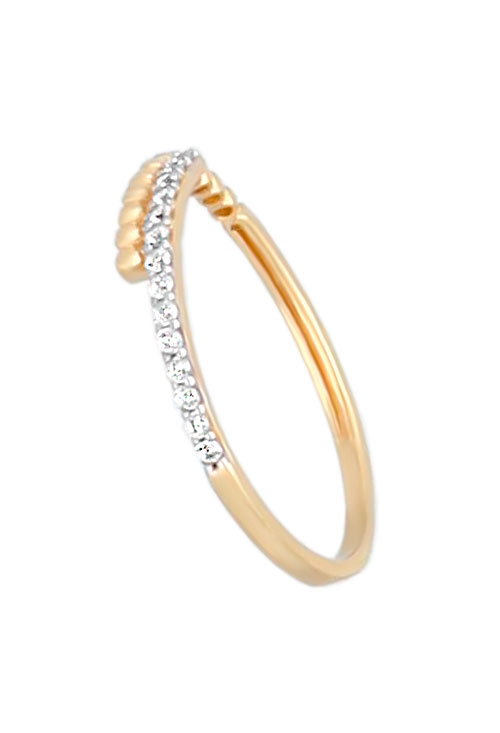 anillo oro bicolor con circonitas 18 kilates brazo cruzado fotografia de lado para utilizar en web