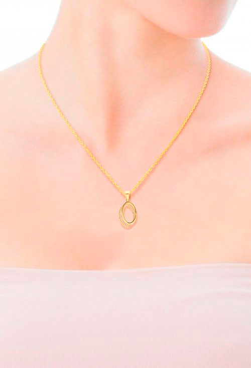 Colgante oro amarillo 18 ktes modelo ovalo enrejado 314_5278 colgante ovalado oro amarillo 18 kilates foto medida modelo maniqui