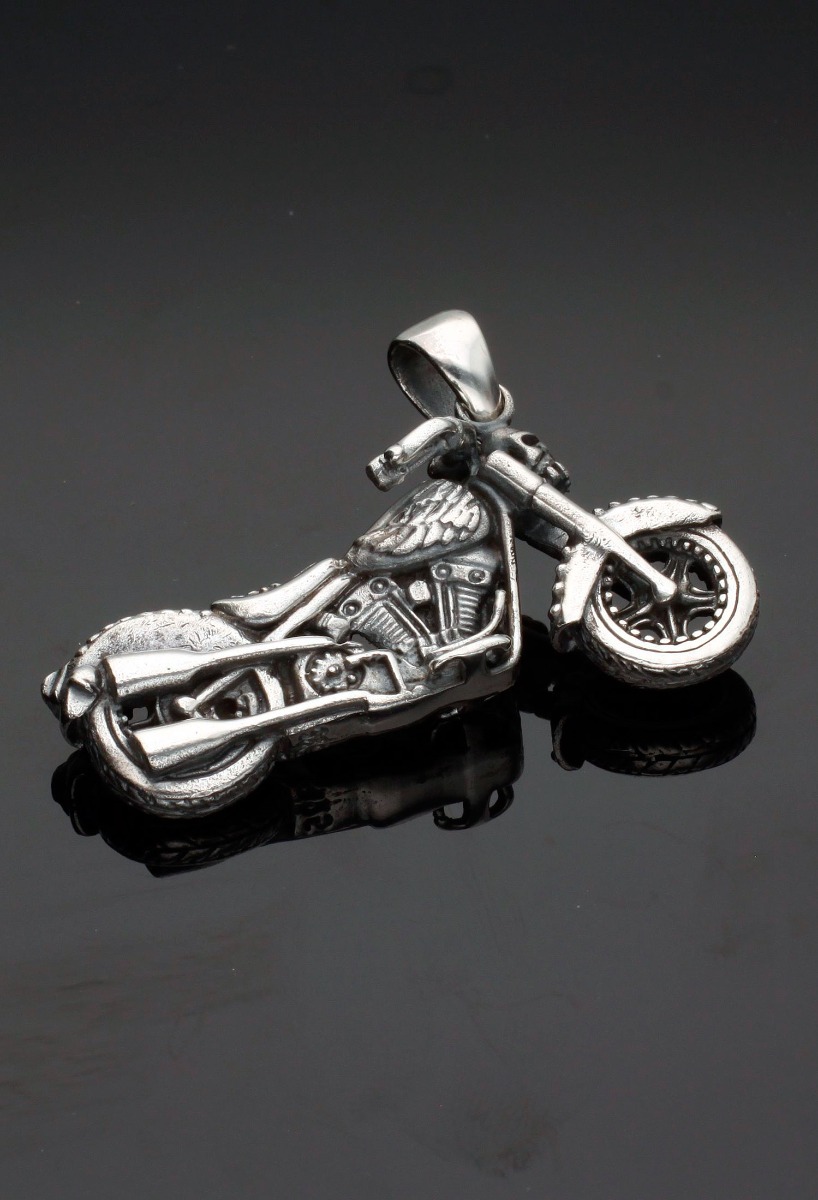 Colgante plata motocicleta del infierno 297_824218 colgante de plata ley maciza motocicleta del infierno toma sin recortar sobre fondo negro