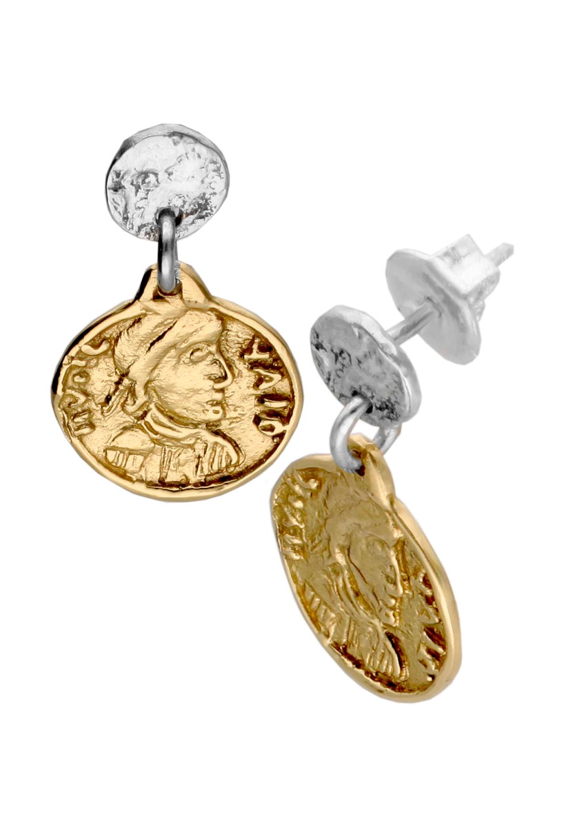 pendientes de plata bicolor marca altana pendientes largos con moneda antigua foto lateral