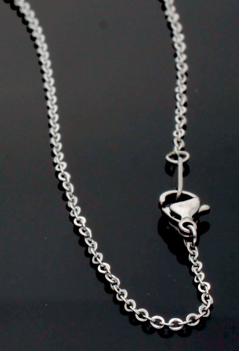 Gargantilla plata y acero con incial de circonitas 088_015236 gargantilla cadena de acero y colgante iniciales de plata con circonitas precio de ocasion outlet joyeria el rubi joyeros toma detalle cierre