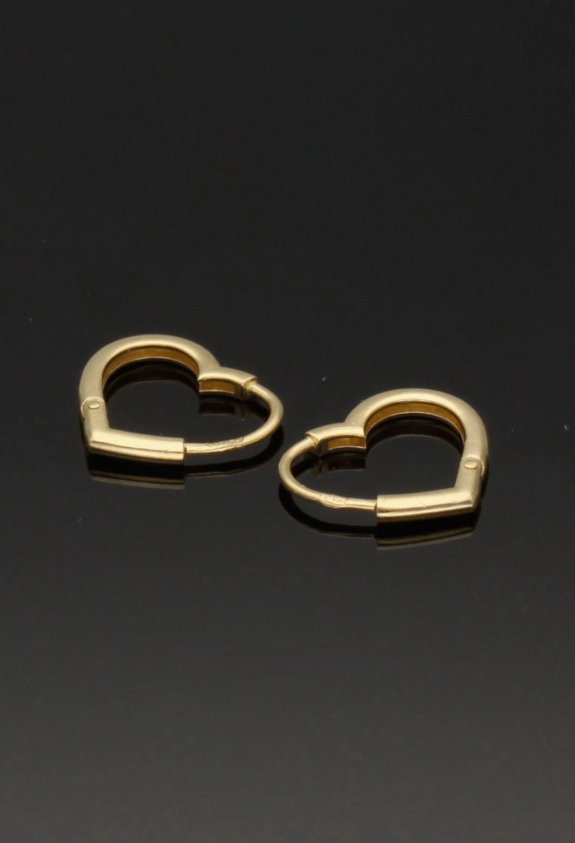 Pendientes oro 18k criolla corazón 030_3935 pendientes de aro forma corazon oro 18k fotografia sin recorte fondo negro web el rubi joyeros