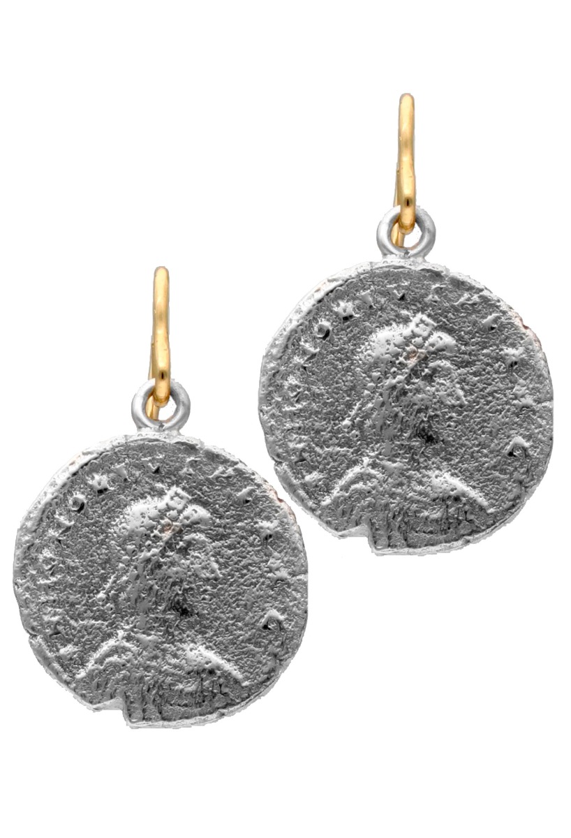Pendientes plata bicolor largos con moneda 251_11I0252 foto de pendientes plata de ley con preproducción de moneda antigua para web el rubi joyeros toma parrilla web