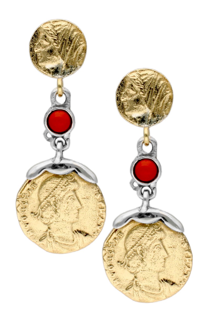 Pendientes plata y bronce largos con monedas y coral 251_11I0365 pendientes largos plata y bronce con coral fotografia para web el rubi joyeros toma frontal