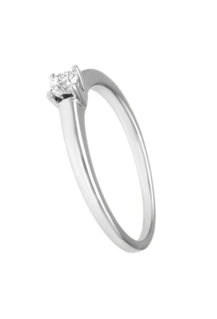 anillo compromiso tipo solitario con garra de 4 grapas oro blanco 18 kilates con diamante de 0,15 quilates fotografia para la joyeria online toma lateral