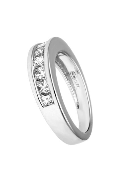 anillo compromiso media alianza de carril oro blanco 18 kilates con diamantes talla princesa peso total 0,75 quilates foto para web el rubi joyeros toma lateral