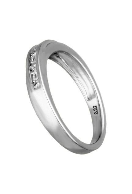 anillos de compromiso en el rubi joyeros media alianza baguettes y brillantes fotografia toma lateral para la tienda online