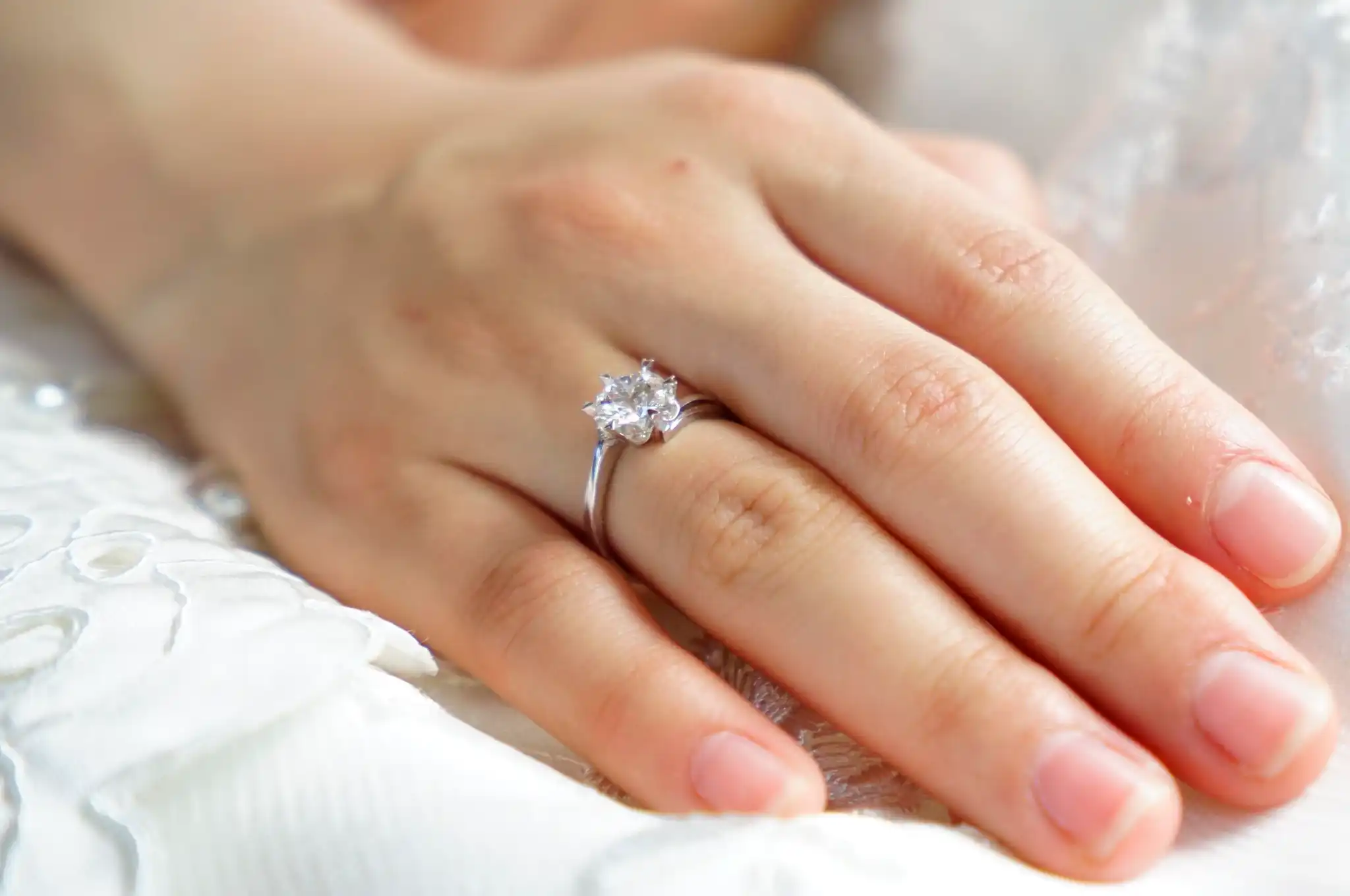 conjunto oro amarillo 18k sortija uy pendientes para nina primera comunion foto cenital de la sortija 052_50563_04