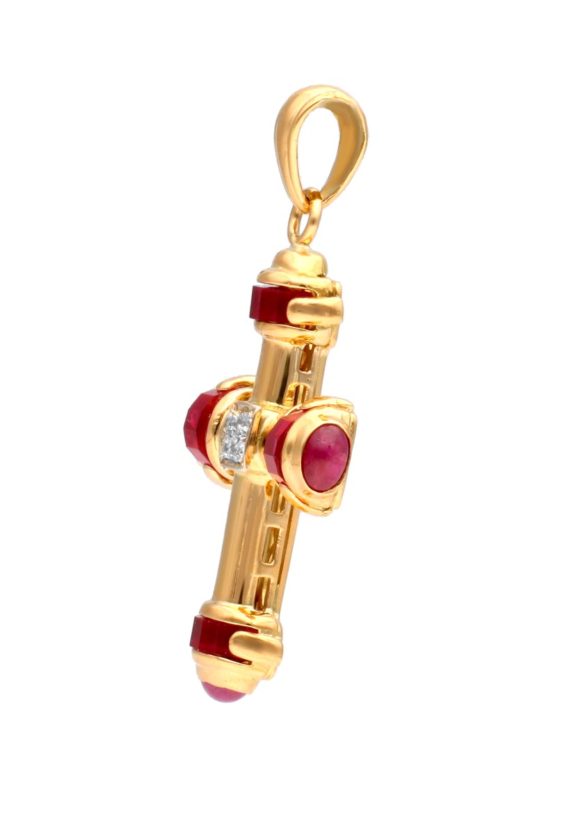 Cruz oro 18 ktes con símiles 036_X24377 cruz oro amarillo 18 kilates con similes rojos y circonitas de 14 gramos de peso foto para web el rubi joyeros fotografia lateral