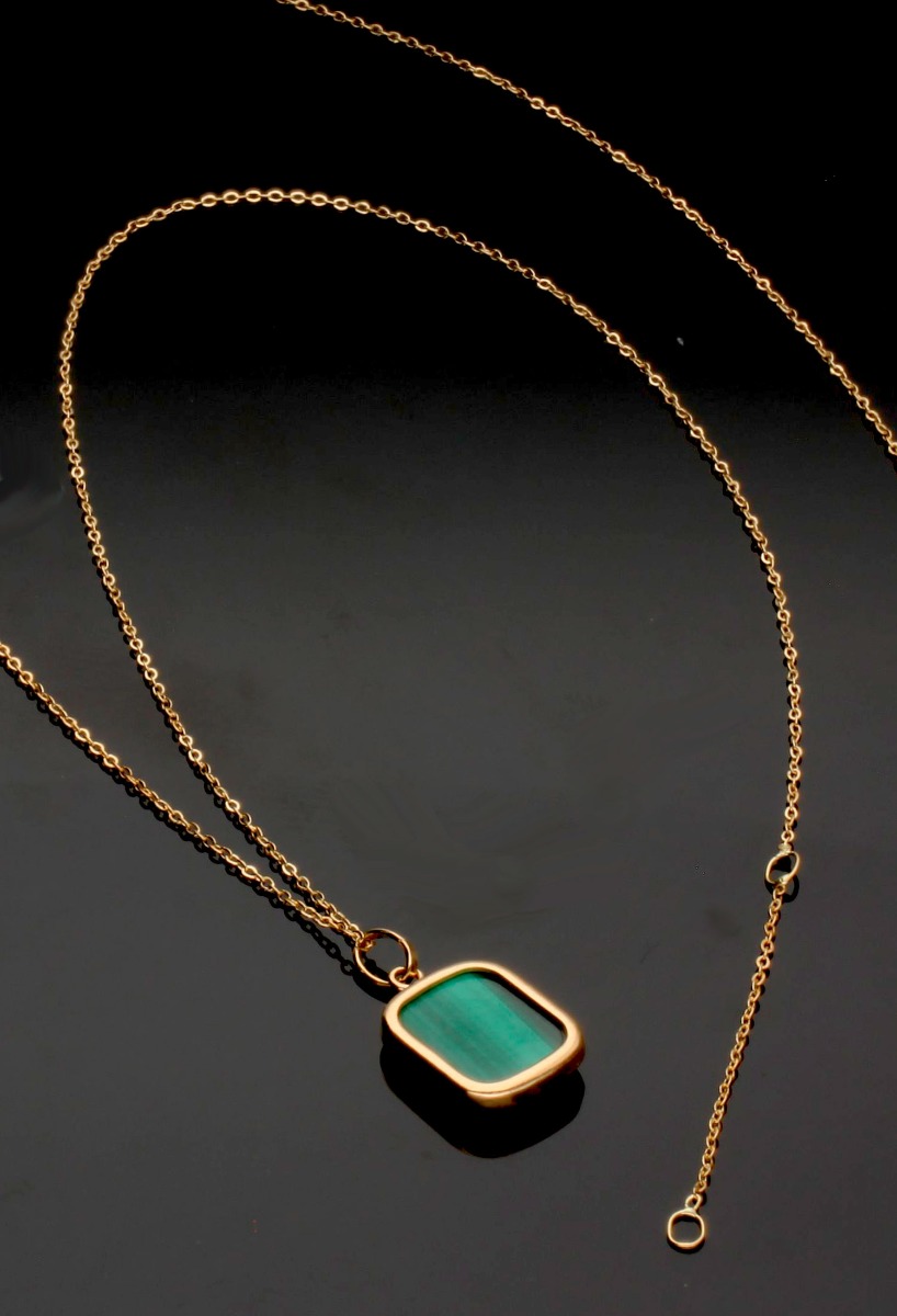 Gargantilla oro amarillo 18 Ktes motivo malaquita 030_4190-M-CAD gargantilla oro amarillo 18 kilates con malaquita fotografia sin recortes fondo negro para web el rubi joyeros