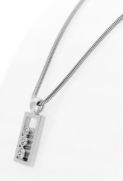 Gargantilla oro blanco 18 kilates con 3 diamantes disminucion motivo rectangular fotografia para parrilla web toma lateral