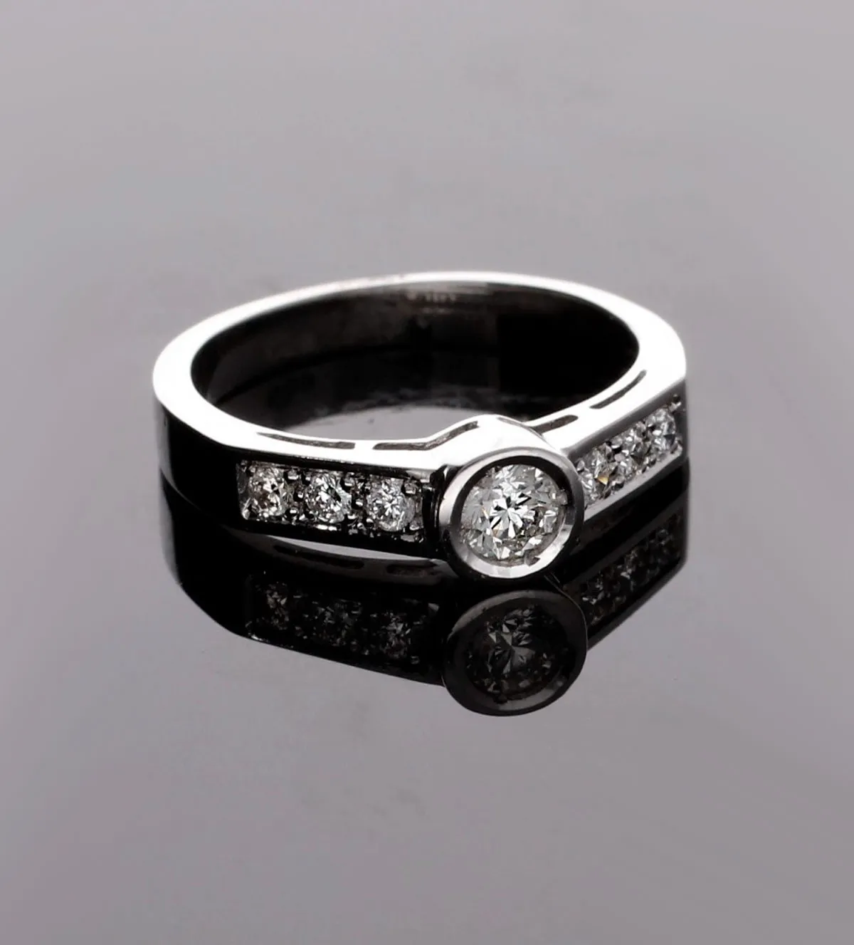 Anillo de compromiso oro blanco 18k y brillantes 231_W807R anillo_compromiso_oro_blano_y_diamantes-naturales_231_w807r vista sin retoque