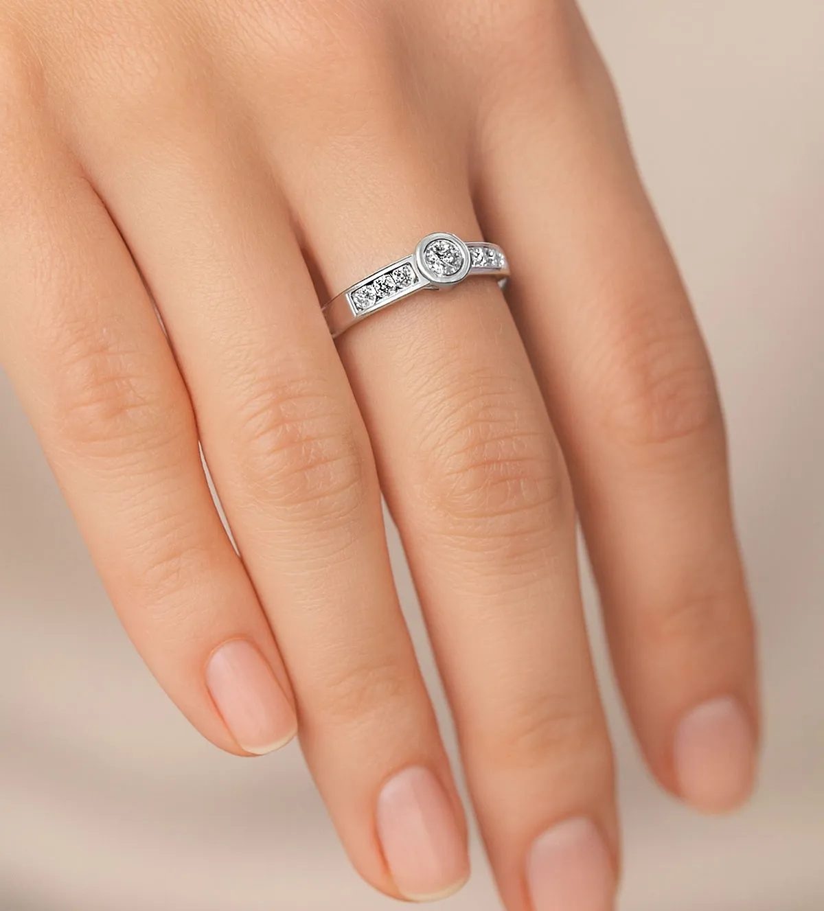 Anillo de compromiso oro blanco 18k y brillantes 231_W807R Anillo de compromiso oro blanco 18k y brillantes 231_W807R - Imagen 5