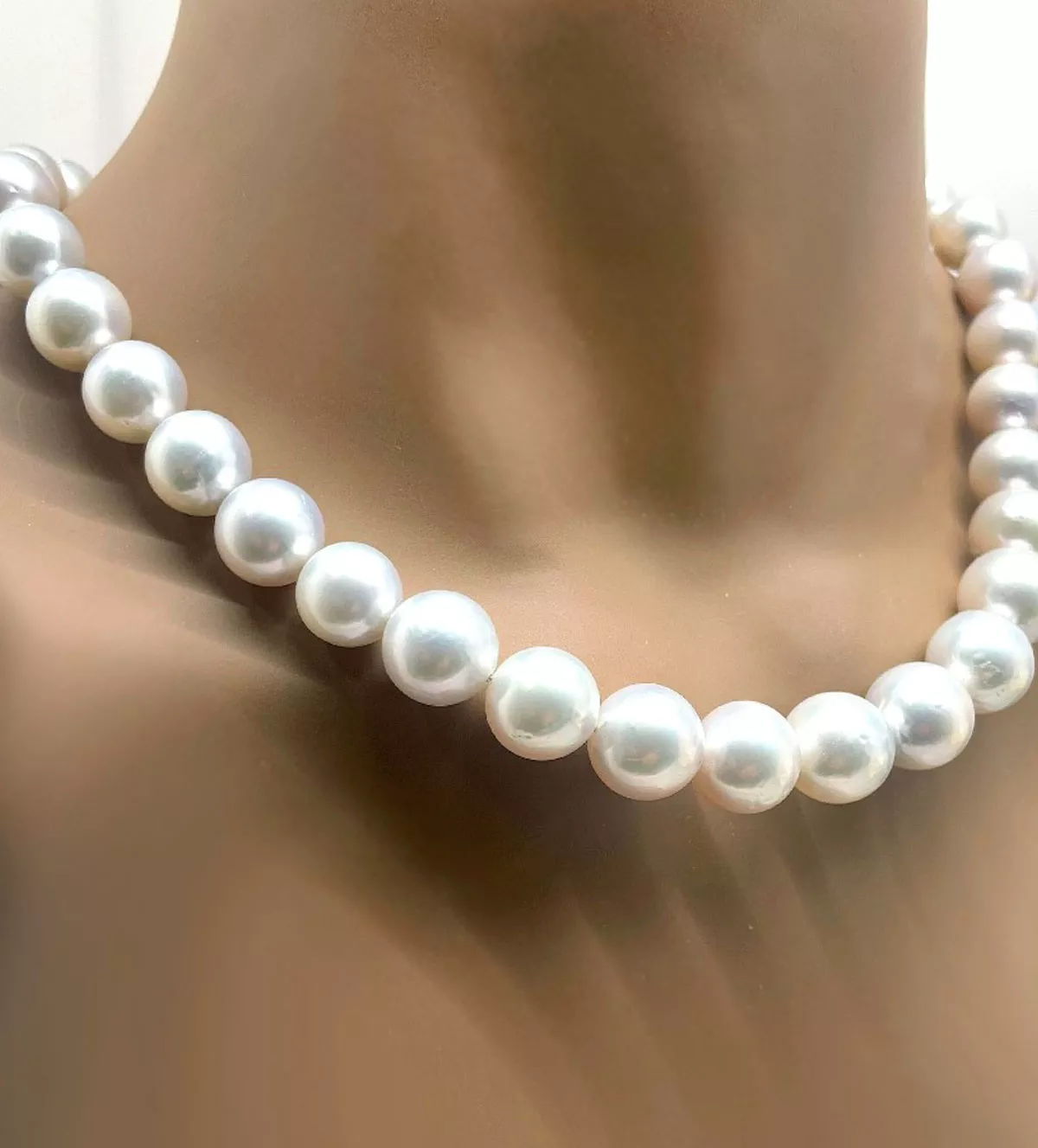 Hilo de perlas australianas degradee collar de perlas australianas degrade vista en maniqui