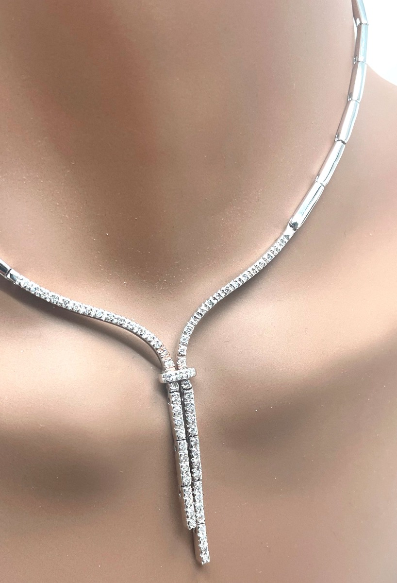 Gargantilla oro blanco 18k con diamantes 231_W823N gargantilla oro blanco 18 kilates con diamantes en dos flecos foto modelo fisico para web el rubi joyeros