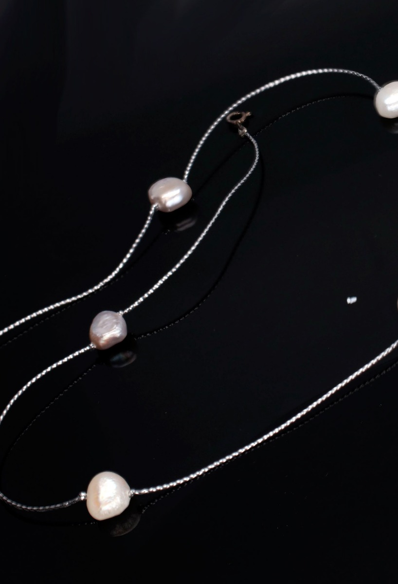 Gargantilla de plata con perlas barrocas cultivadas y únicas 254_71452 Gargantilla de plata con perlas barrocas cultivadas y únicas 254_71452 fondo negro