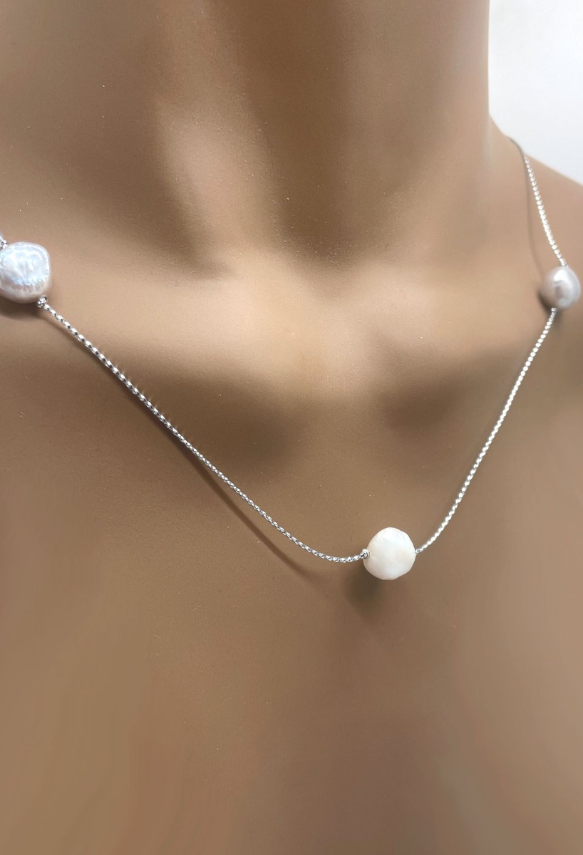 Gargantilla de plata con perlas barrocas cultivadas y únicas 254_71452 Gargantilla de plata con perlas barrocas cultivadas y únicas 254_71452 en cuello