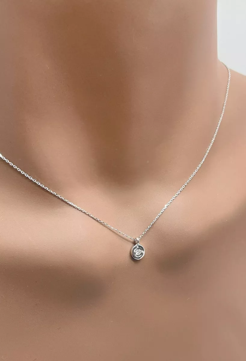 Gargantilla oro blanco 18k motivo circular con brillante 243_ETT-AAHHAR gargantilla oro blanco 18 kilates con diamante talla brillante fotografia para parrilla web el rubi joyeros toma tres