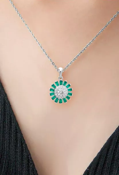 Colgante de plata circonitas y símiles 037_0035-F-V colgante plata foto en modelo