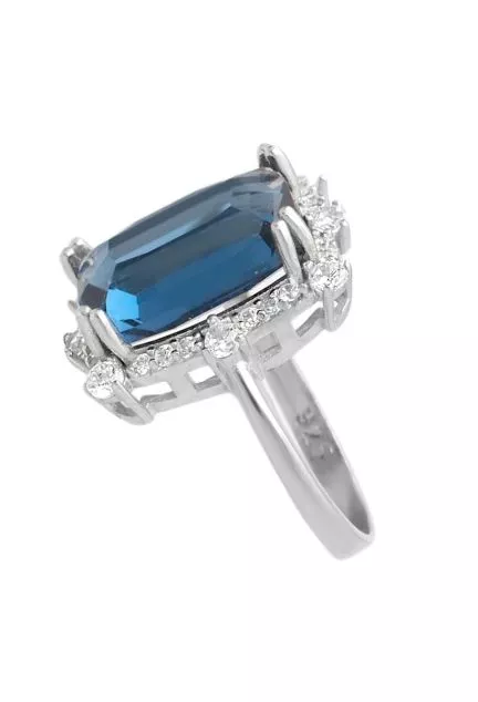 anillo plata con simil zafiro y circonitas fotografia lateral para web