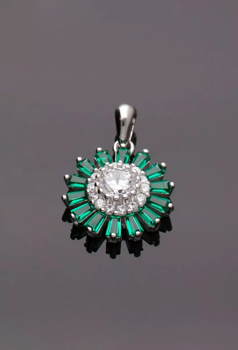 Colgante de plata circonitas y símiles 037_0035-F-V colgante plata ley circones y similes verdes foto fondo negro