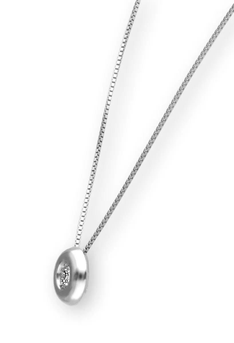 Gargantilla oro blanco 18k con diamante engastado en chatón 243_IEL-AAAPS gargantilla oro blanco 18 ktes con brillante de 0,08 quilates fotografia para web el rubi joyeros toma lateral