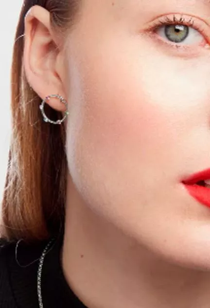 Pendientes de plata con piedras multicolor 273_A3579-MHT puestos