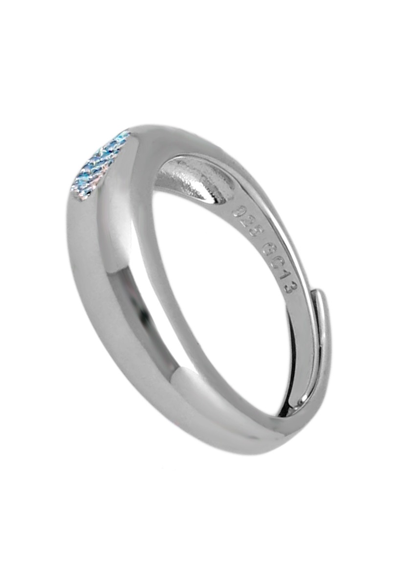 anillo de plata con cuajo de topacios azules vista lateral