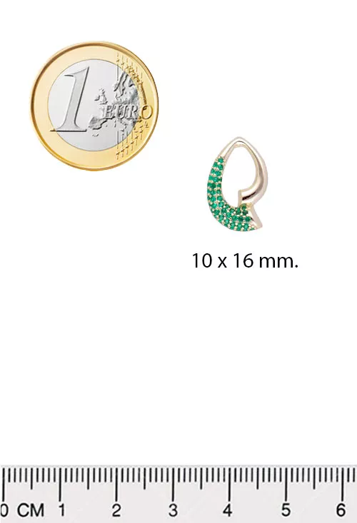 Pendientes plata chapada con piedras verdes 252_BE54574-AMA-ES pendientes plata chapada oro amarillo con cuajo de similes verdes fotografia para web toma con medidas