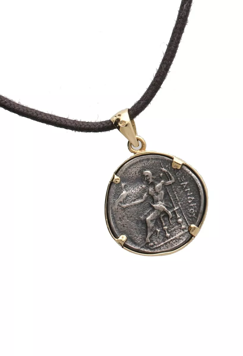 Gargantilla cordón algodón con motivo moneda plata envejecida y cerco de oro 18 ktes. 005_00044 gargantilla con motivo moneda antigua de plata y cerco oro amarillo vista detalle cara dos para parrilla web