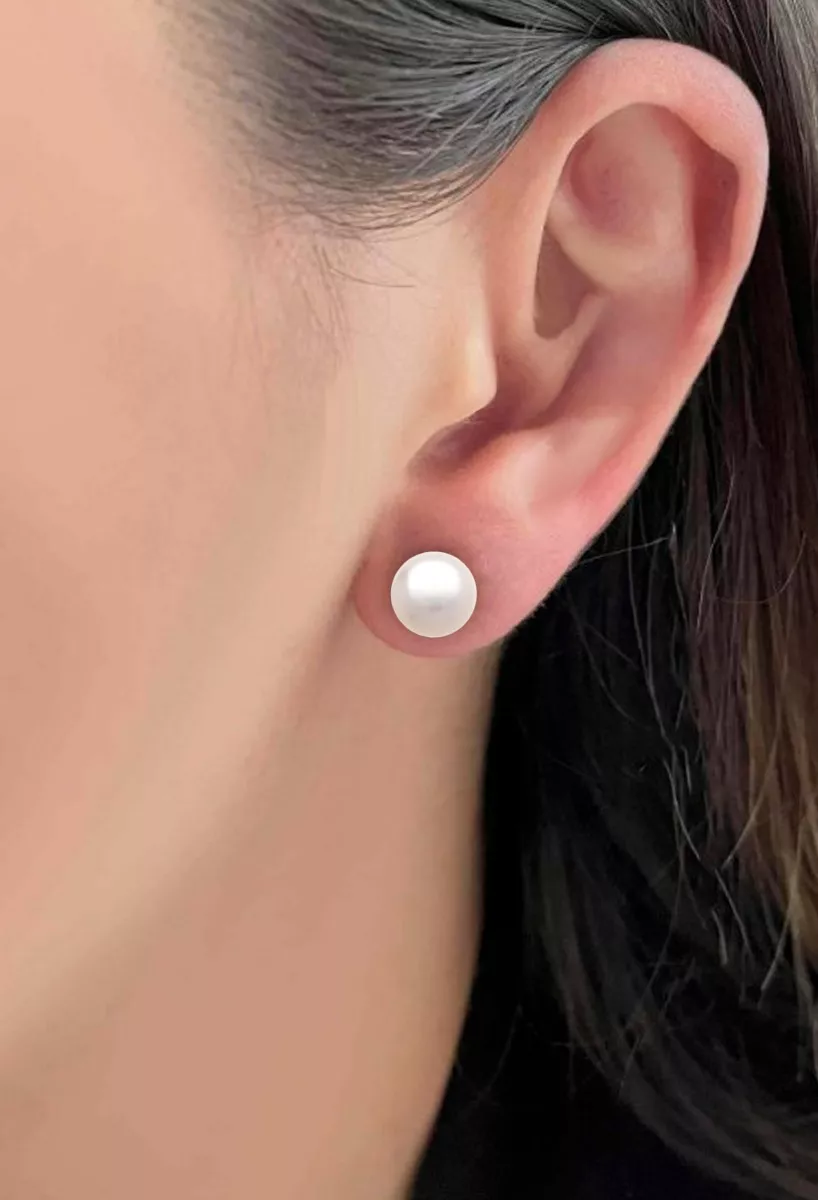 Pendientes oro 18 ktes y perla cultivada de botón 030_302-10P-BO pendientes de oro y perla cultivada fotografia en modelo