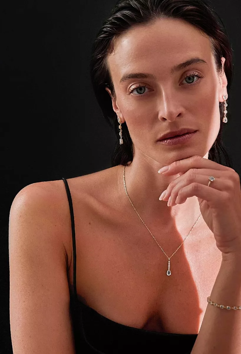 Gargantilla de plata chapada con 6 circonitas 273_A4360-07DG Gargantilla de plata chapada con 6 circonitas 273_A4360-07DG puesta conjunto