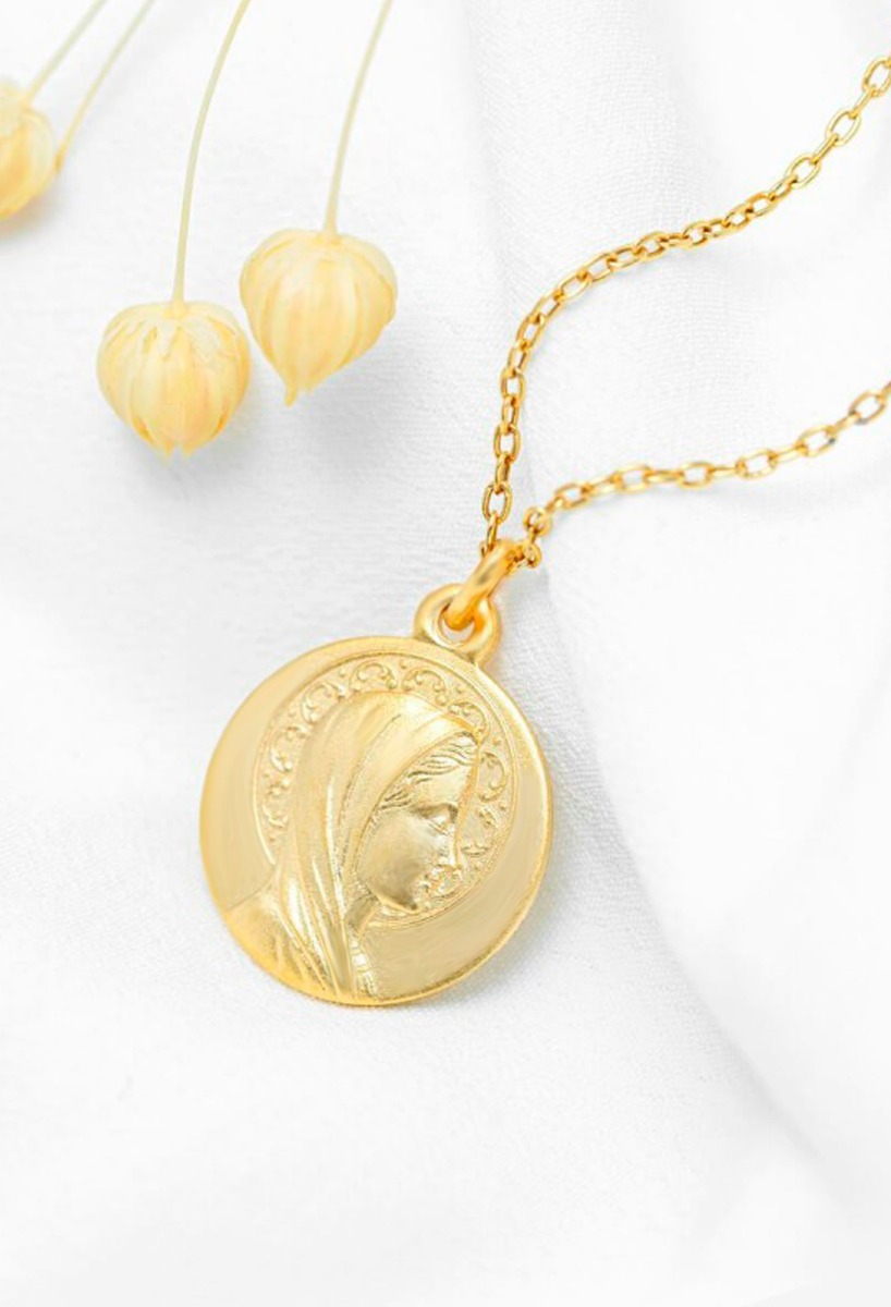 Medalla oro amarillo 18 ktes virgen maria toma redes sociales