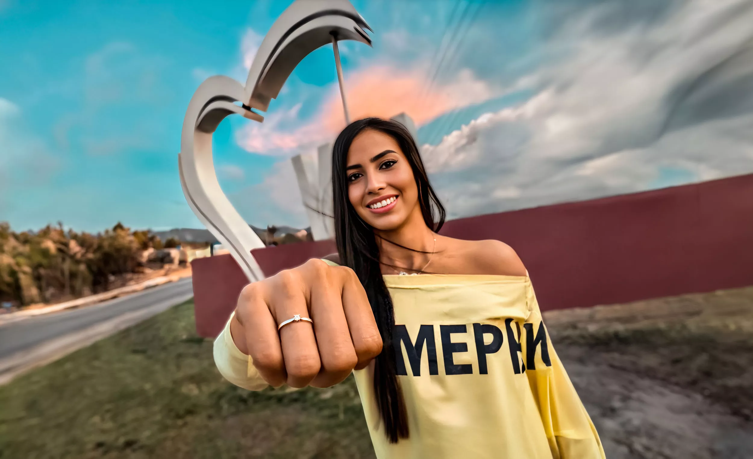 donde se pone el anillo de compromiso 2 1