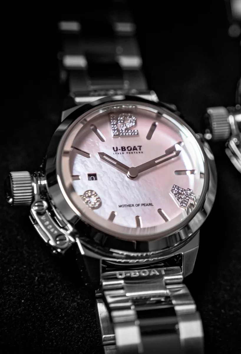 Reloj U-Boat Mujer con caja y correo de acero, números circonitas 8898 detalle