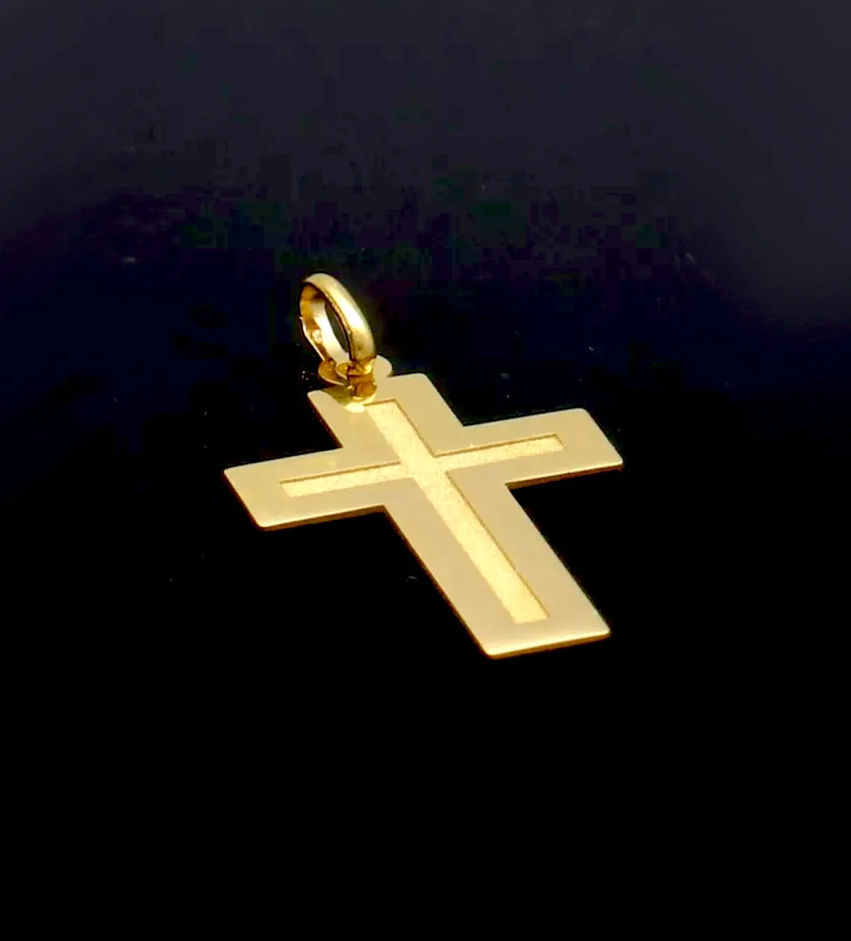 Cruz de oro 18K 045_23302 cruz-de-oro-045_23302 fondo negro toma sin retoque